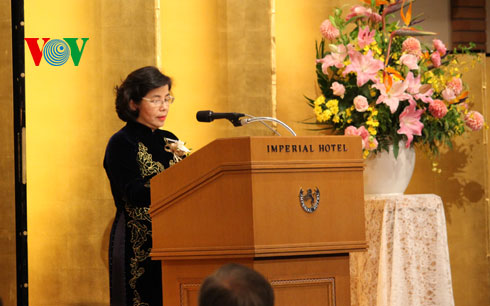 Bà Mai Kiều Liên phát biểu tại lễ trao giải thưởng.